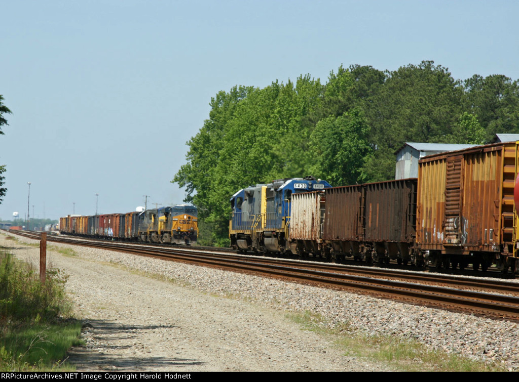 CSX 2310 leads train F739 to a meet with train Q410